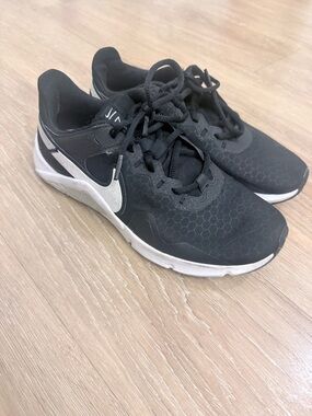 Nike Black and White Training Sneakers